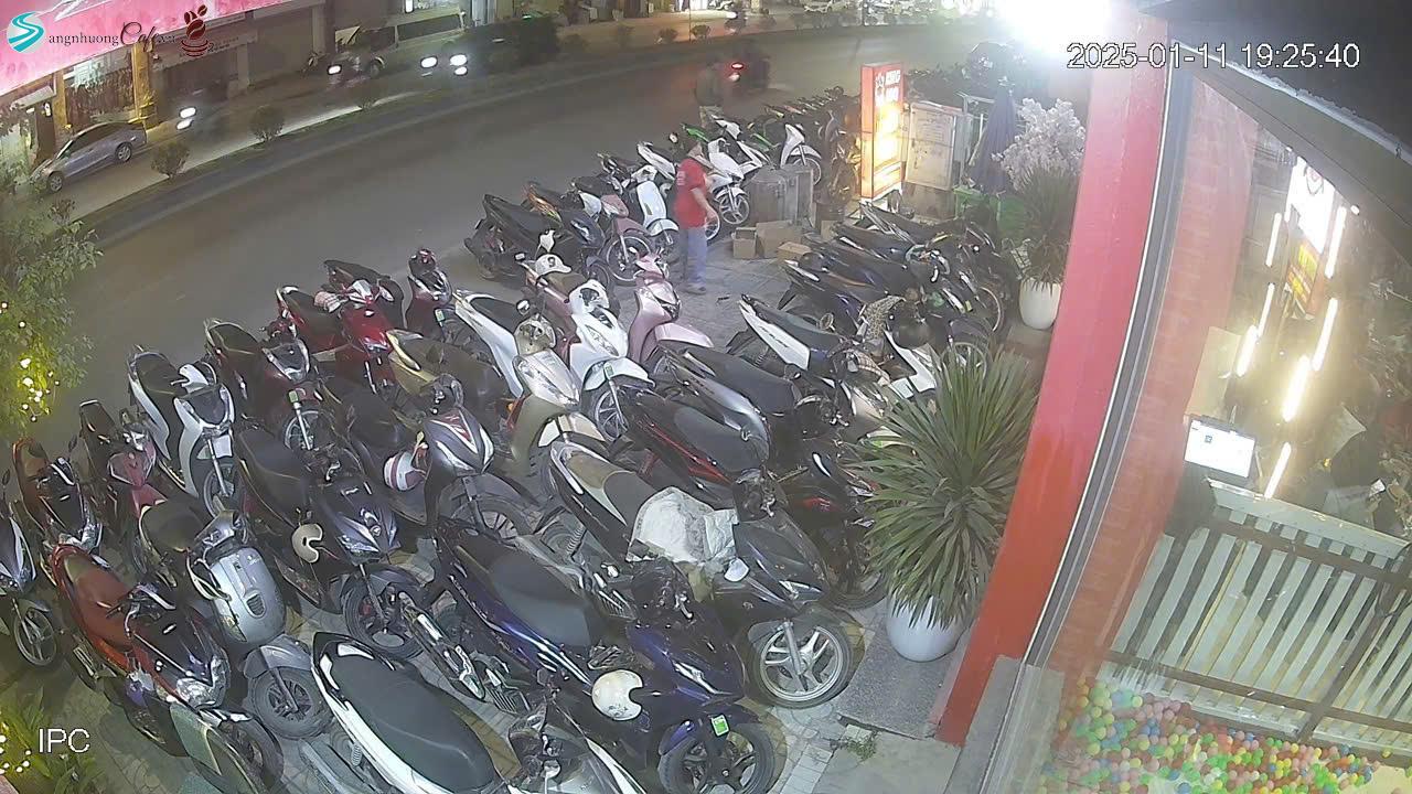 z6400497828612_504b2d489a75b43d7f4917692d1aa053